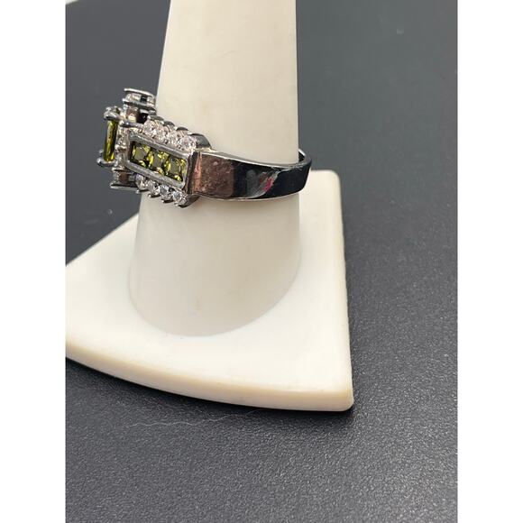 Sterling Silver 4-Prong Olive Green Oval Cubic Zirconia 6 gr Ring Sz 10 1/4 - Picture 7 of 12